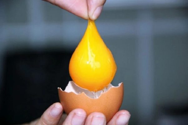 Trứng gà sạch không kháng sinh khi ăn sống có tác dụng gì?