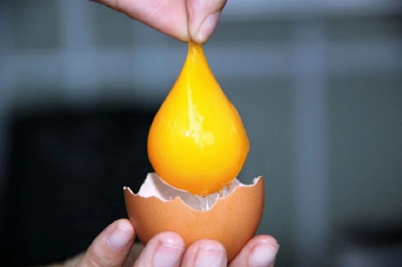 Trứng gà sạch không kháng sinh khi ăn sống có tác dụng gì?