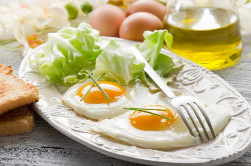 Lợi ích khi ăn trứng gà sạch vào buổi sáng