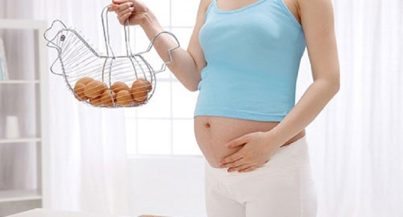 Trứng gà sạch cho bà bầu thực phẩm vàng giúp thai nhi phát triển toàn diện